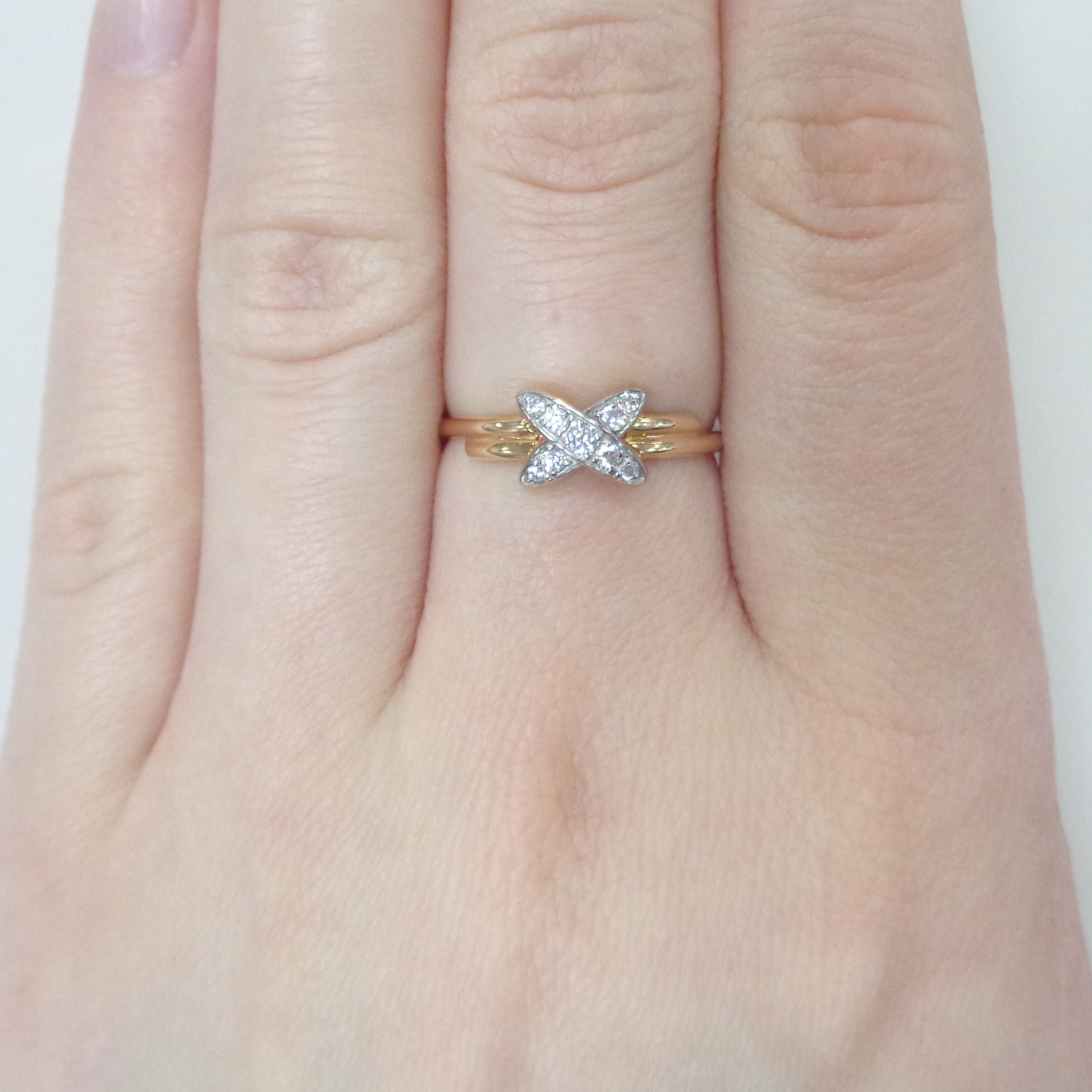 Золотое кольцо 585 пробы; родий; вставки 9 Фианит бесцв.;